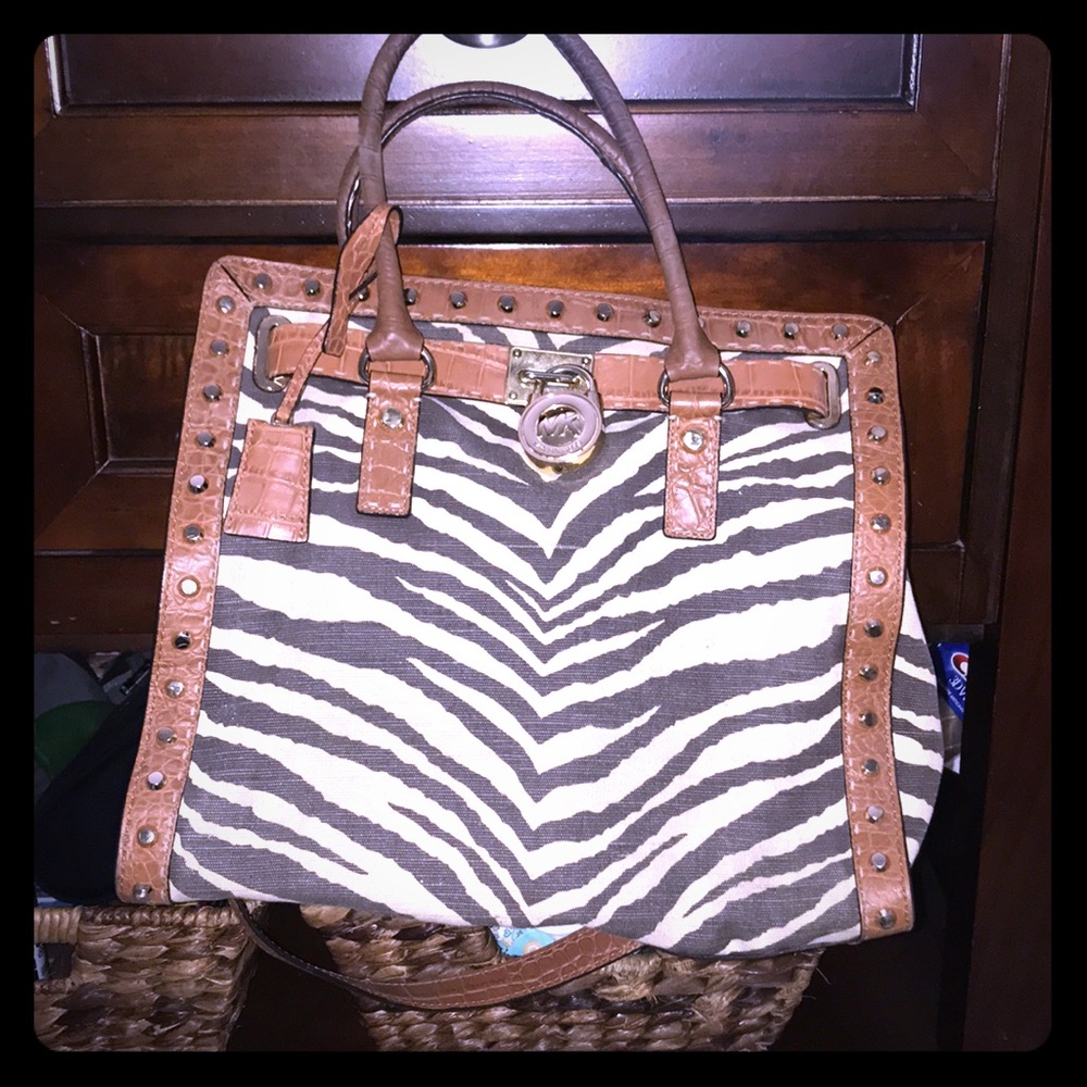 GENTLY USSED MICHAEL KORS PURSE